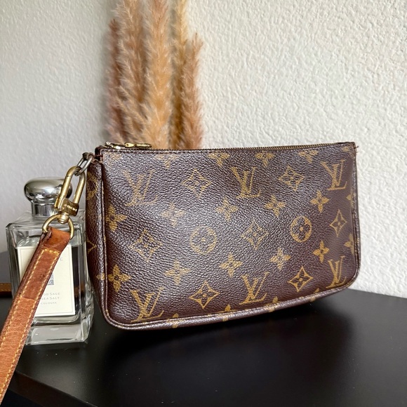 🌼AUTHENTIC Louis Vuitton Pochette with ORIGINAL LV strap🌼 - Picture 4 of 15